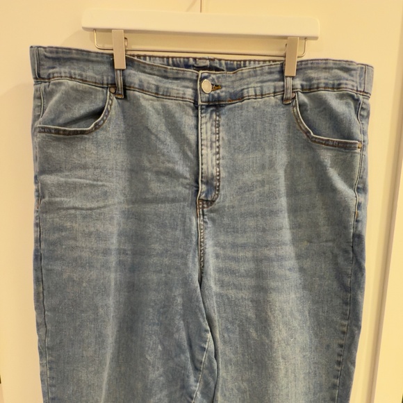 Universal Standard Elastic Waist Weekend Jeans (22) - Picture 1 of 2